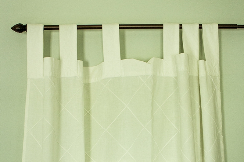 4 eenvoudige en gemakkelijke stappen voor het ophangen van tabgordijnen