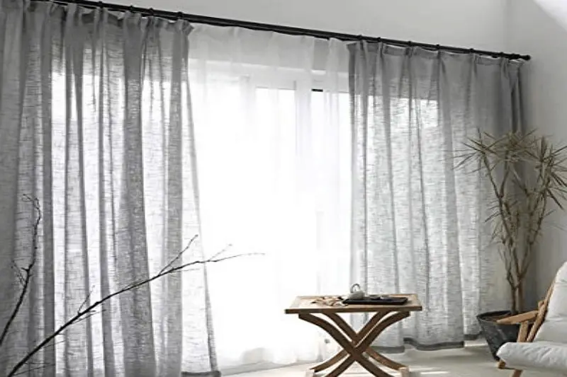 4 eenvoudige stappen voor het ophangen van gordijnen in een appartement