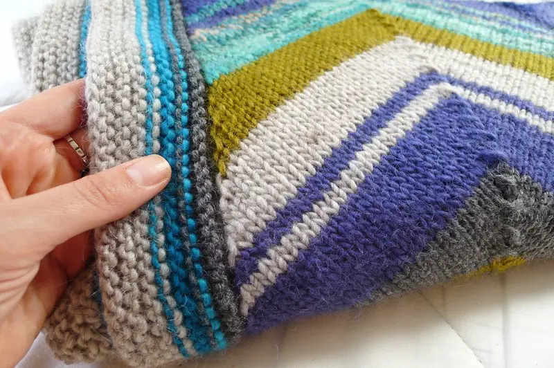 Hoe een Chevron-deken te breien: 4 steken voor beginners