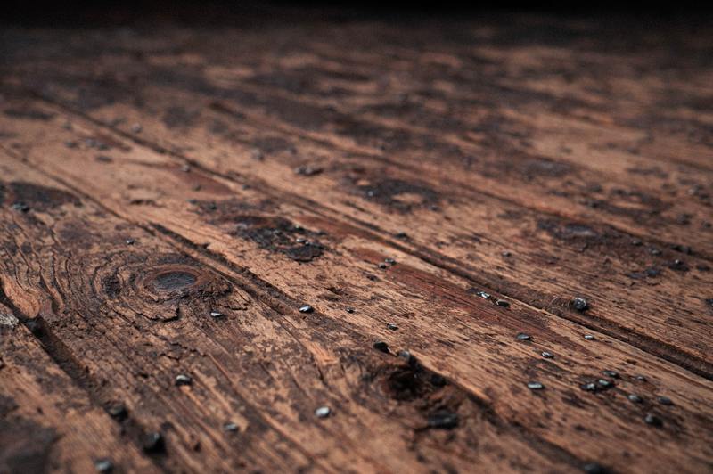 Eenvoudige 3-stappengids voor het repareren van door water beschadigd houten tafelblad