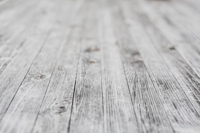 Eenvoudige 5-stappengids voor het repareren van door water beschadigde houten vloeren