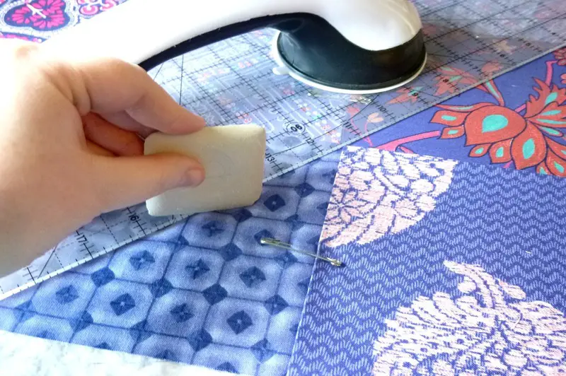 Hoe u een dekenbinding aan een quilt bevestigt: 7 eenvoudige doe-het-zelfstappen