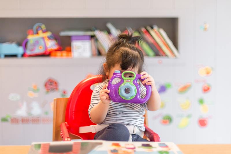 Wanneer overschakelen van kinderstoel naar stoelverhoger: beste gids