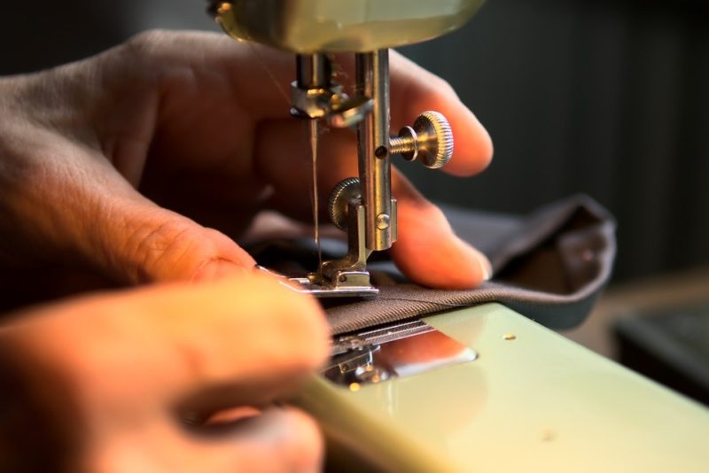 Hoe de steeklengte op de oude Singer-naaimachine aan te passen?