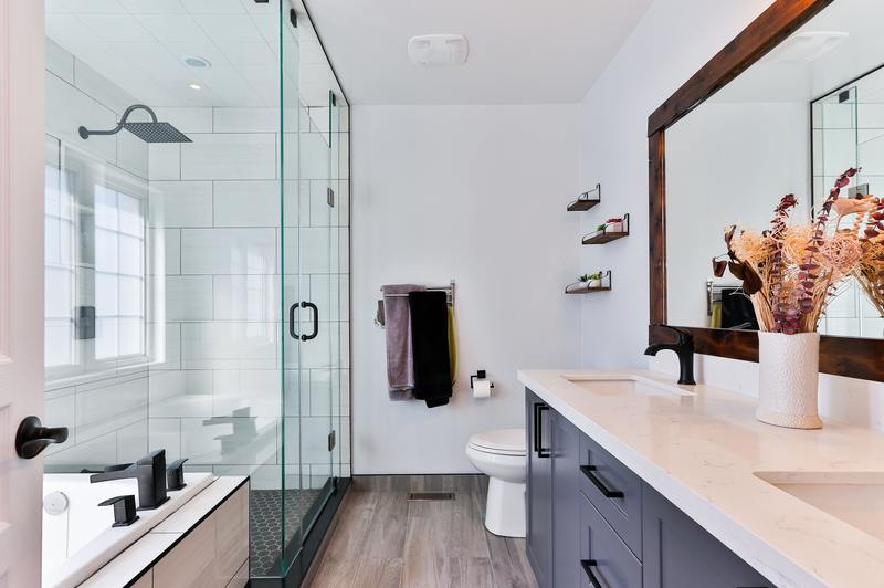 2 eenvoudige manieren om van schimmelgeur in de badkamer af te komen