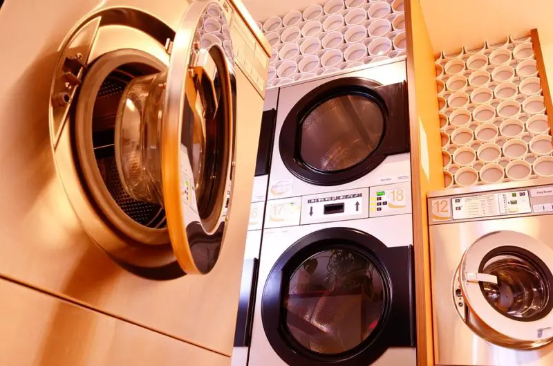 Hoe de wasmachine en droger naar boven te verplaatsen? 7 eenvoudige stappen & amp; Meer!