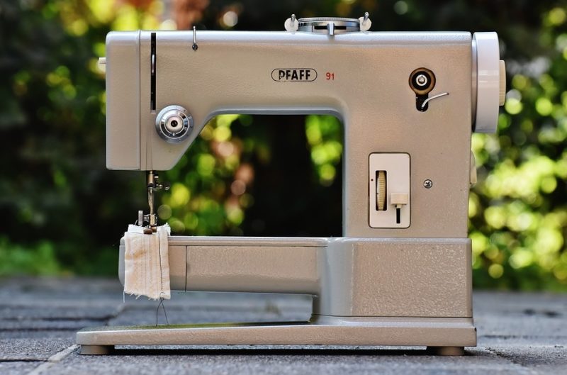Hoe een Pfaff-naaimachine te openen: reparatiehandleiding