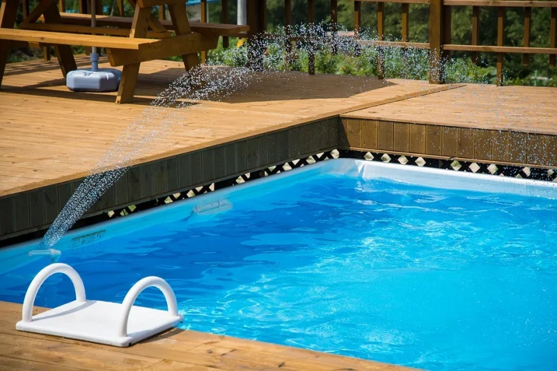 Hoe heet kan een zwembadverwarmer worden? 2 factoren die de efficiëntie beïnvloeden!