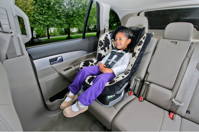 Hoe lang moet een baby in een autostoeltje zitten tijdens het rijden? Lees dit!