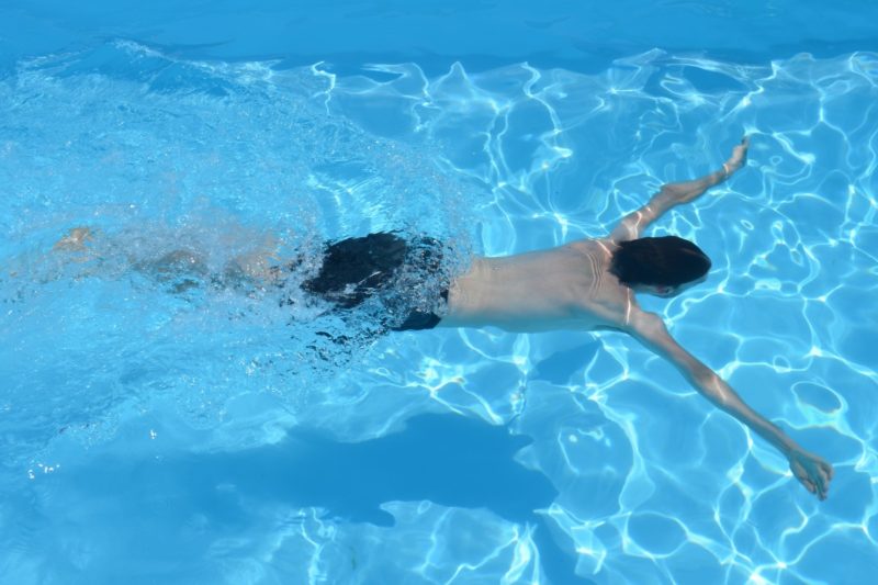 Hoeveel kost een zwembadverwarmer op zonne-energie? Lees deze geweldige feiten!