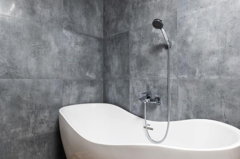 Meeldauw van een marmeren douche verwijderen: 6 eenvoudige doe-het-zelfstappen