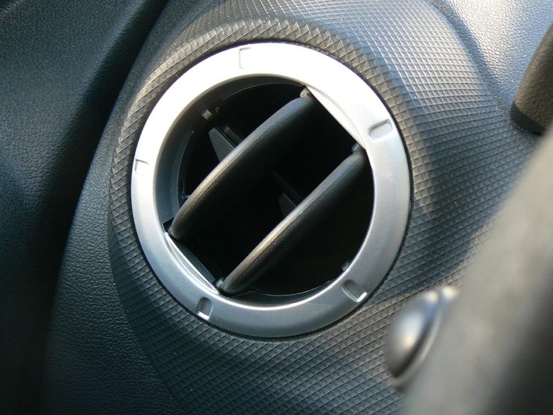 Waarom maakt de verwarming van mijn auto een raar geluid? 2 verrassende oorzaken!