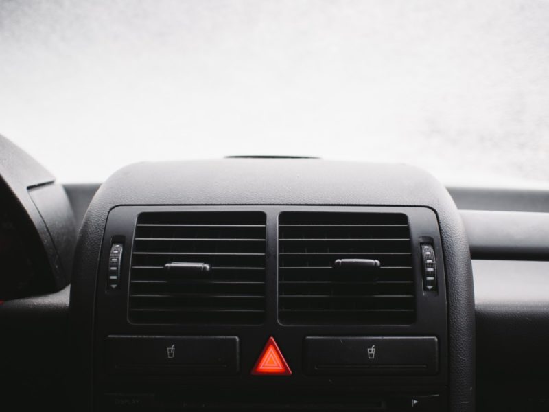 Waarom ruikt mijn autoverwarming verbrand? 4 beste redenen!