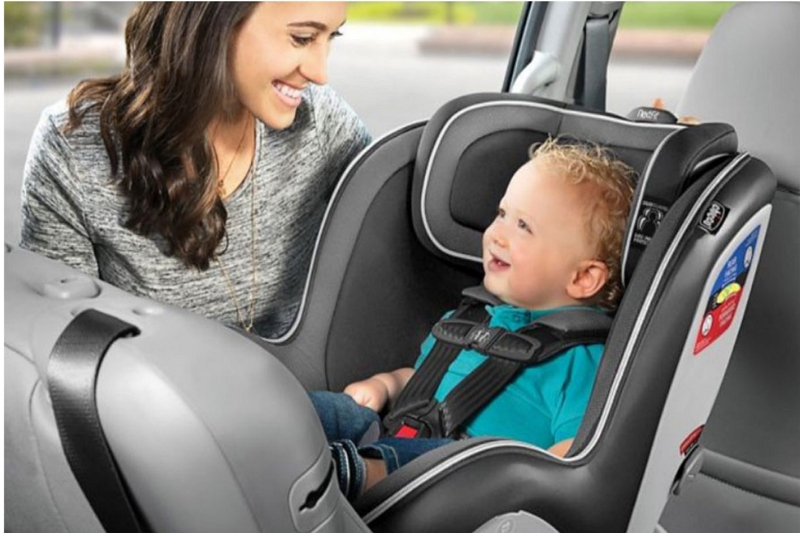 Wanneer een baby naar een converteerbaar autostoeltje verplaatsen? Ideeën