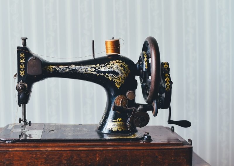 Wat is een roterende naaimachine: hoe werkt het?