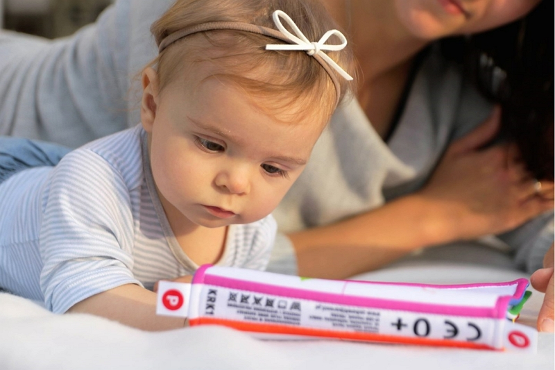 Wat schrijft een oma in een boekkaart voor een babyshower? Tips