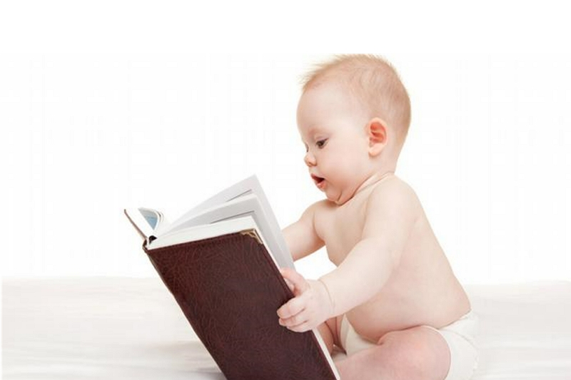 Wat stop je in een babyplakboek? Een gids