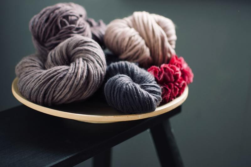 7 eenvoudige stappen voor het met de hand breien van een merinowollen deken