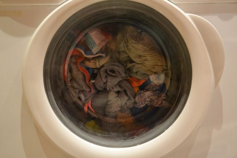 Hoe de afvoer van de wasmachine te ontstoppen? 5 eenvoudige stappen!