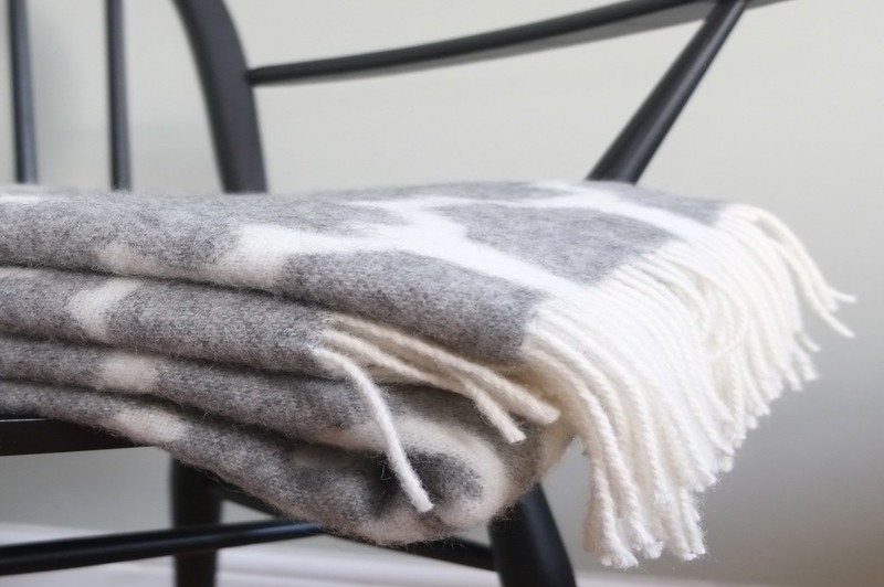 Hoe draag je een wollen deken op 4 fantastische manieren