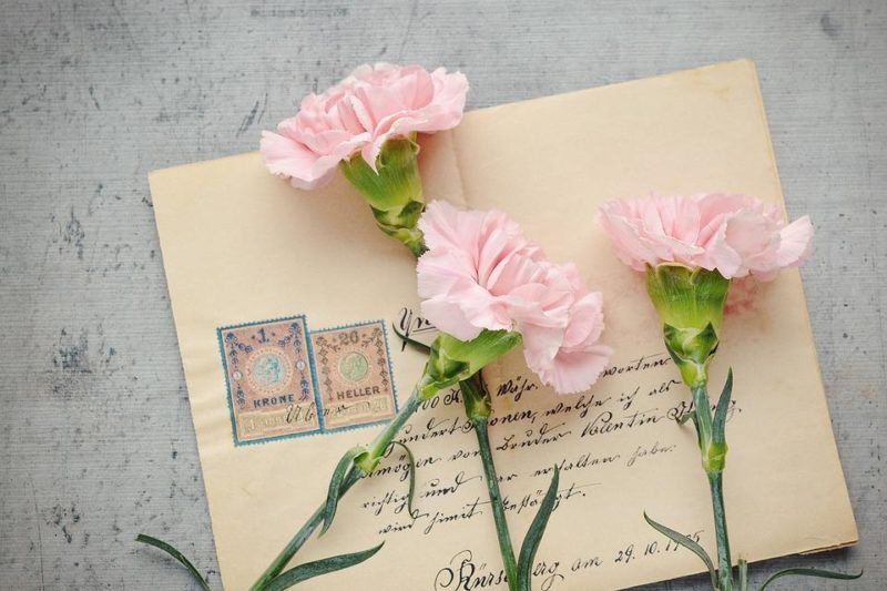 Hoe maak je papieren bloemen voor een bruiloft?