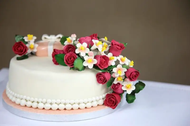 Hoe maak je suikerbloemen voor bruidstaarten