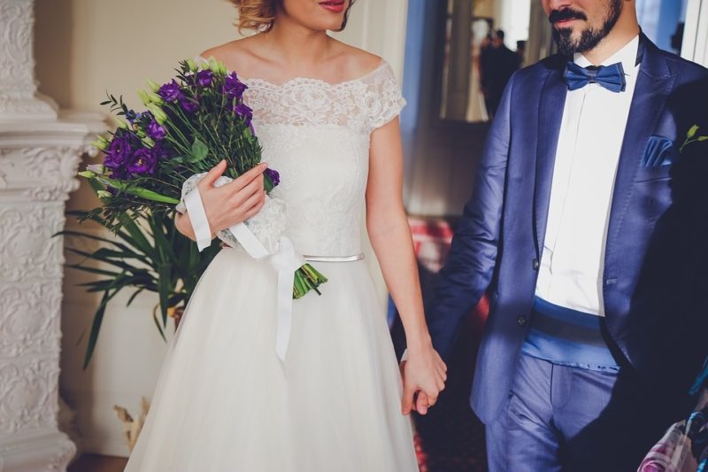 Hoe u een informele bruiloft kunt houden in 3 stappen