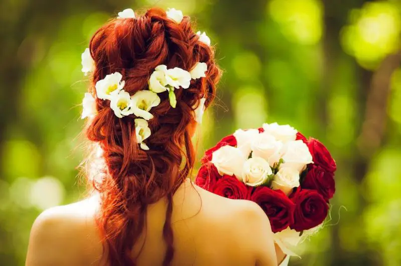 Welke kleur past bij rood voor een bruiloft: de beste 4